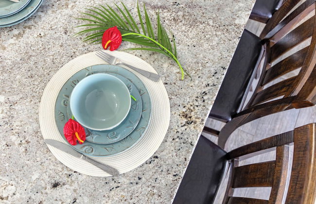 Partial Ocean View Condo with 2 Beds and Parking - Foto 28