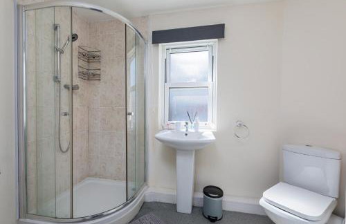 Spacious Luxurious Serviced Accommodation 6 - Photo 48