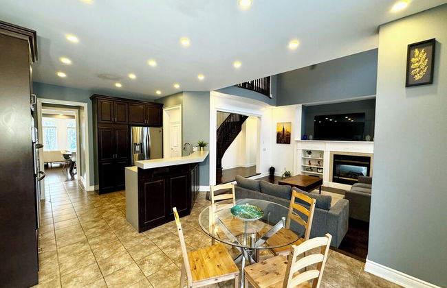 Spacious 4-Bedroom Retreat - Photo 16