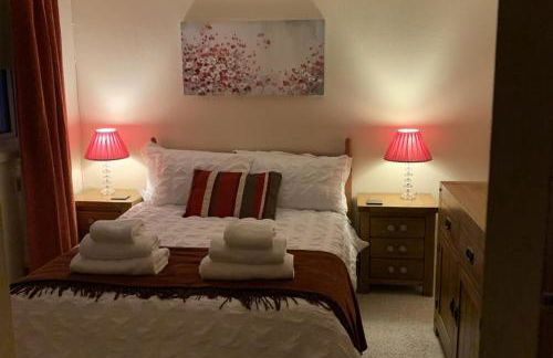 2-Bed House Sleeps 4 - Enclosed Garden - Tv & WiFi - Photo 13