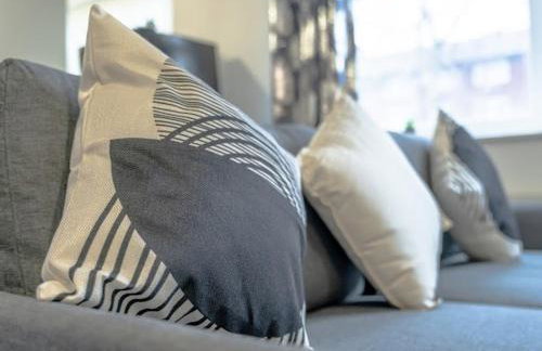 Elegant 2BR Escape Ideal for Long Stays - Foto 8