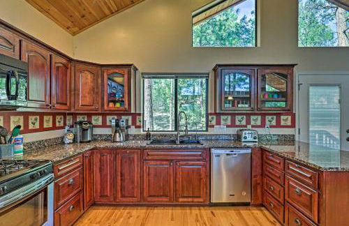 Serene Lakeside Cabin with Decks and Edler Lake Views! - Foto 9