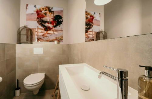 Renovated Semi-Detached House With Garden Views - Foto 39