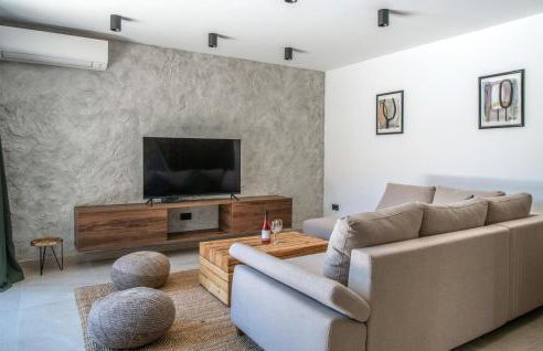 Amazing Home In Bartici With Wifi - Photo 4