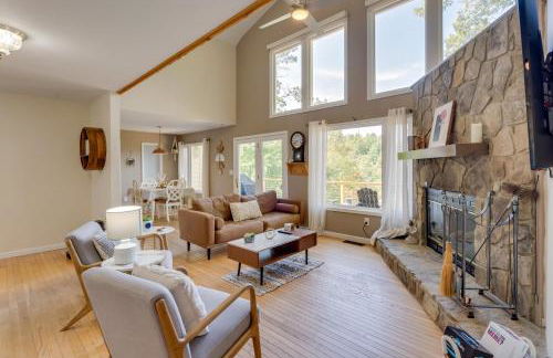 Breathtaking Marble Home on 5-Acre Hillside! - Foto 5