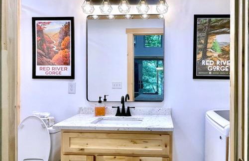 Modern Gem w/Spacious Deck, Swinging bed, Hot Tub - Foto 9