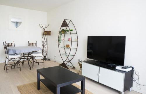 Élégant apt avec vue Tour Eiffel & parking privé - Foto 7