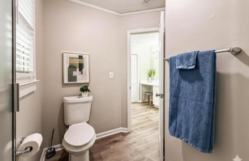 King Bed! Soaking tub! Fenced Yard w Screen Patio - Foto 41