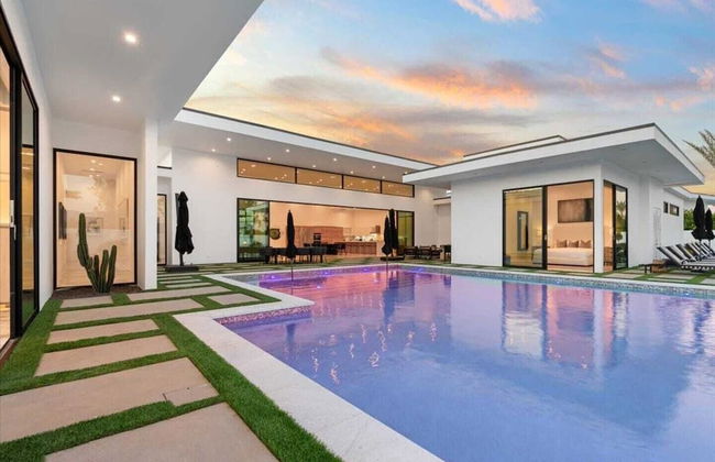 Sleeps 20 7-bedroom Villa w/ Pool, Putting Green & Hot Tub Bravo Villa #11 by Avantstay - Foto 41