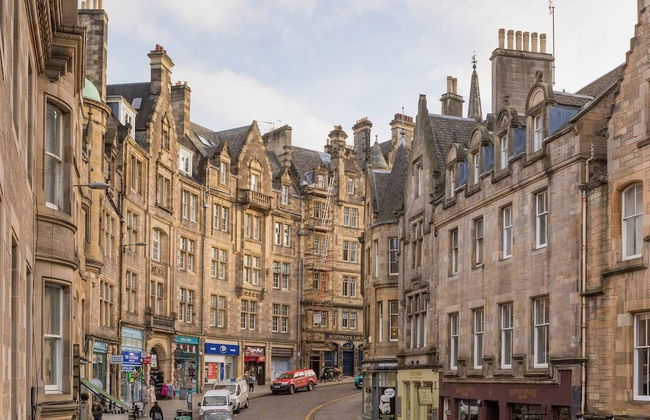 JOIVY Iconic Cockburn Street 4 Bedroom Apartment: Heart of Old Town - Foto 107