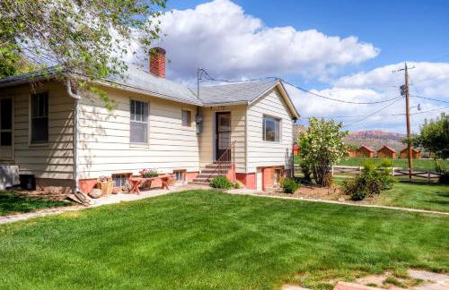 Charming Tropic Home by a Farm Near Bryce Canyon! - Foto 1