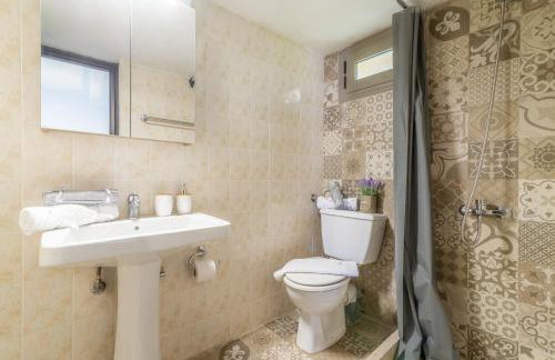 Ceronia Renovated House near the Beach - Foto 16