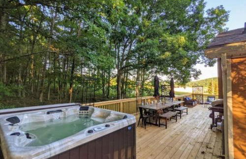 The Bumble Bee Hive 7-Bedroom House w/ Hot Tub - Foto 1