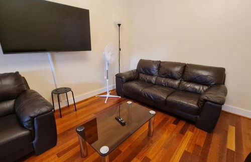 Luxury London House Sleeps x 16, Free Parking, Free Wifi, Garden Patio, Close to tube line easy access to Central London - Foto 43