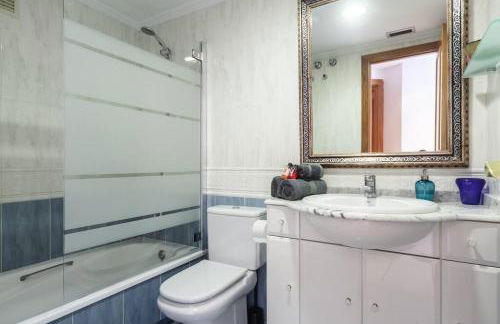 Valencia las Artes y Ciencias + Garaje + Netflix - Photo 34