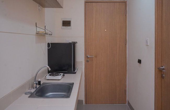 Convenient Studio Apartment At B Residence - Foto 6