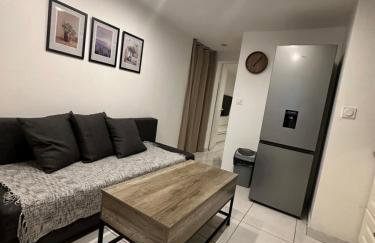 Jolie appartement Nice proche mer et aéroport Une chambre plus salon avec cuisine - Photo 5