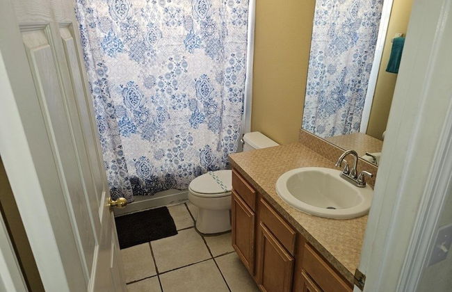 Spacious 7 Br, 4.5 Br Retreat With Pool 7 Bedroom Condo by RedAwning - Foto 13