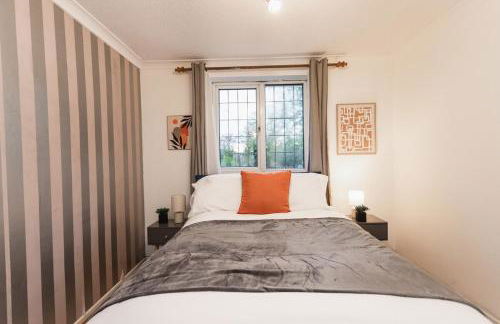 Elegant 5-Bed Home, Families & Friends, Sleeps 6, Parking, Free Wi-Fi - Foto 39