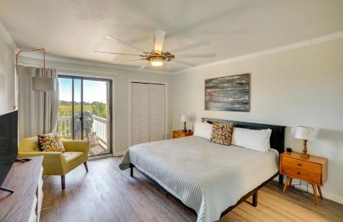 St Helena Island Retreat with Deck Walk to Beach - Foto 10