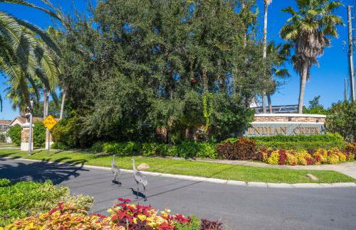 Magical 5-Bedroom Retreat w/ Pool, 3 Ensuite Bedrooms, Near Disney, and Internet! - Foto 39