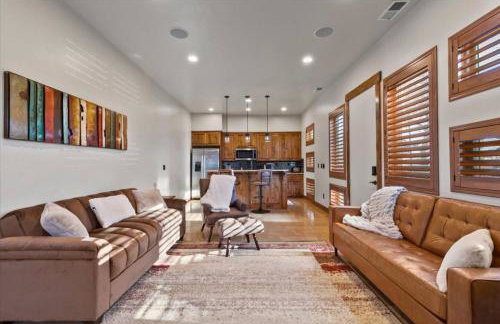 Reno Basecamp 2 King Suites, Walk to Food and Fun - Foto 8