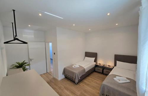 Großes Apartment mit Küche, Dusche, Badewanne, Balkon, Parkplatz vor dem Haus, schnelles Internet, ADA5 - Foto 25