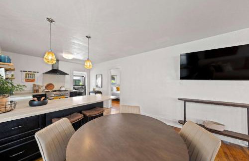 Mid-City 2BR Retreat Firepit Nights with Free Parking - Photo 32