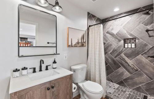 Chic and Cozy - Walk to Bars, Coffee, and Restaurants - Foto 37