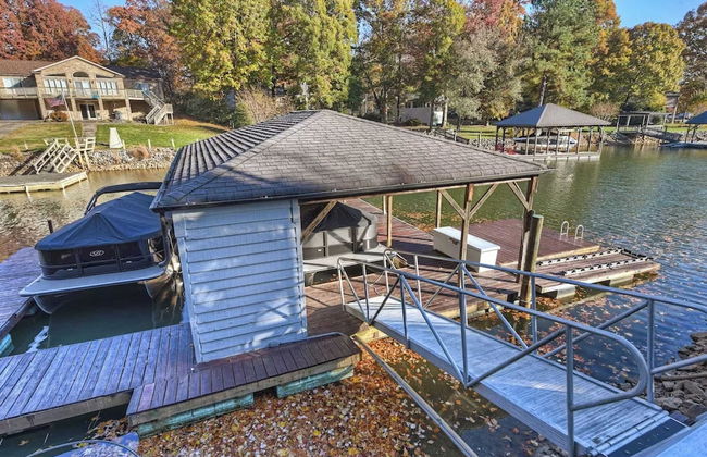 Lakefront Home Private Dock, Tiki Bar, Firepit Shore to Please by Avantstay - Foto 26