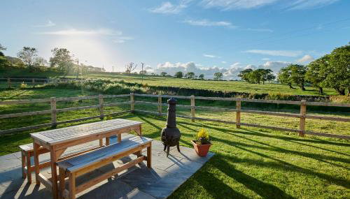Whernside Lodge - Photo 2
