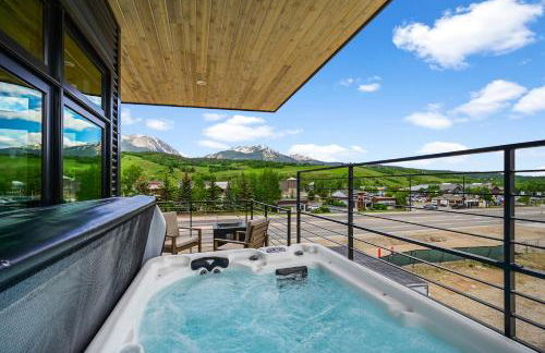 4-Season Modern Mountain Penthouse with Private Hot Tub & Scenic Views - Foto 43