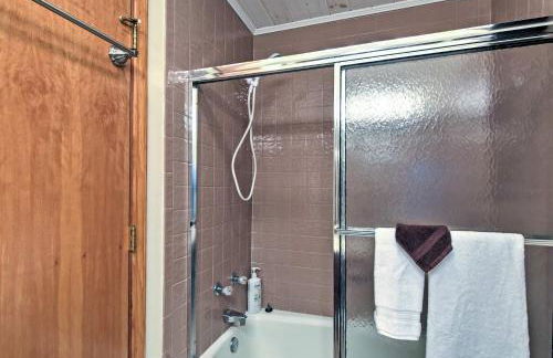 Year-Round Fun in Beech Mountain! Condo with Balcony - Foto 17