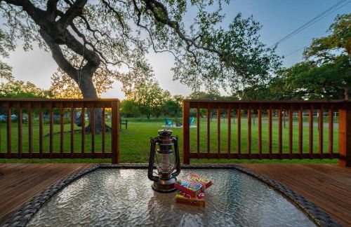 Bandera Bungalow - River, Downtown, Peaceful fenced corner lot! King bed! - Foto 19