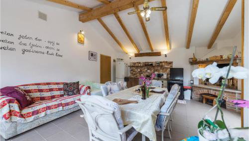 2 Bedroom Cozy Home In Kostrcani - Foto 3