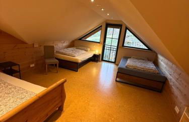 Blockbohlen HolzHaus mit Sauna, Outdoor Jacuzzi und BadeTeich - Foto 39