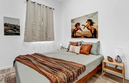 Stylish And Roomy Full House Dtwn - Photo 19