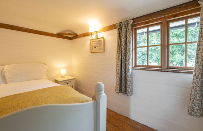 Host Stay Downs Farm Granary - Photo 15