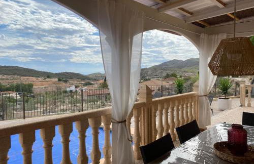 Maison typique avec vue dégagée sur la vallée - Photo 55