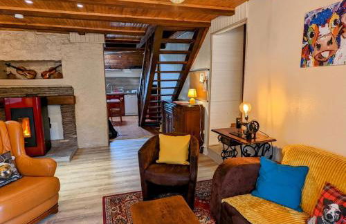 Gîte paisible dans une ancienne ferme avec WIFI et parking à Saint-Bresson - FR-1-583-440 - Foto 3