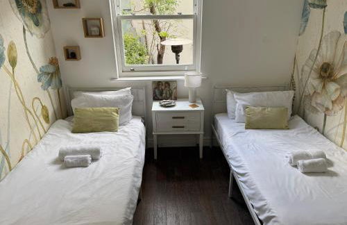 Unique Luxury Home in the heart of London. Air conditioned with private garden - Photo 32