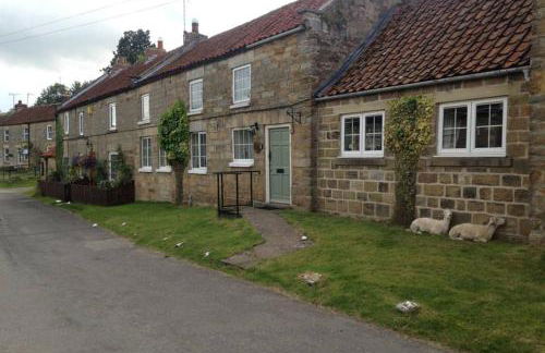 SUNNYSIDE COTTAGE HUTTON LE HOLE NORTHYORKSHIRe - Photo 1