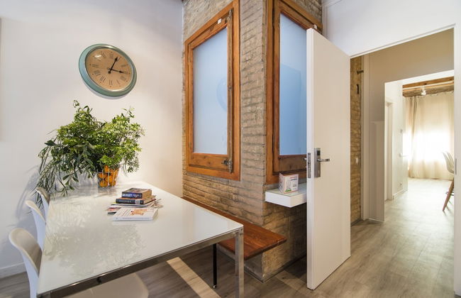 Happy People Sagrada Familia - Foto 31