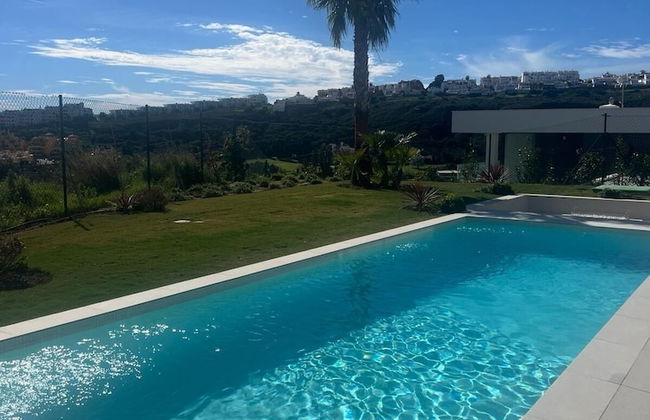 Luxury Villa in Perfect Location With sea Views - Foto 3