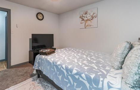 Cozy retreat minutes from stadiums - Photo 24