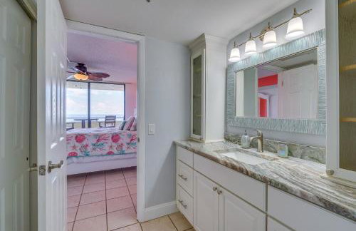 Pool and Beach Access Waterfront Hudson Condo! - Foto 16