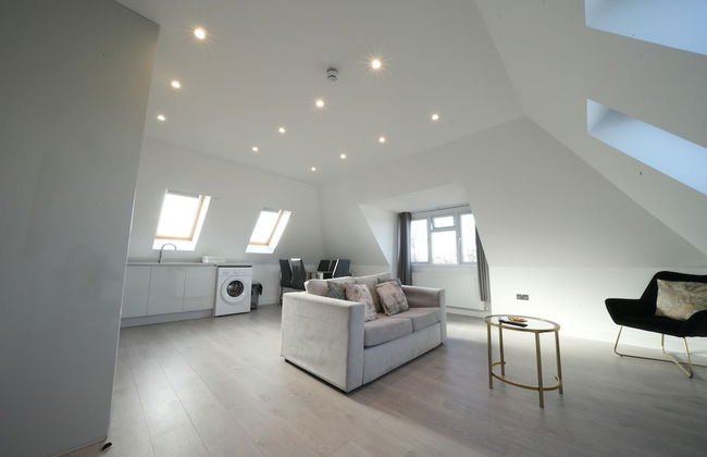 Heathrow Charge and Go - Photo 51