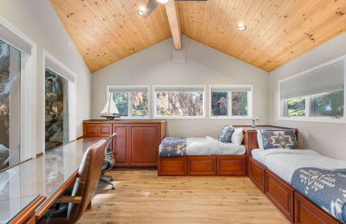 Luxury Tahoe Vacation Rental with HotTub & Lake Views - Foto 18