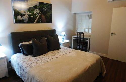 Surf Beach_Santa Barbara Secret Gardens - Photo 16