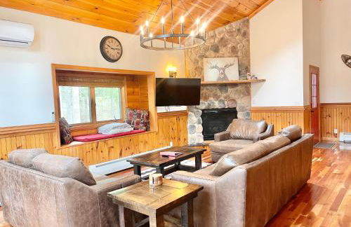ADK Cabin with Hot Tub, Near Whiteface, Lake Placid, Fire Pit, Game Rm - Foto 35